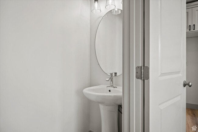 Building Photo - 657 S 85 E