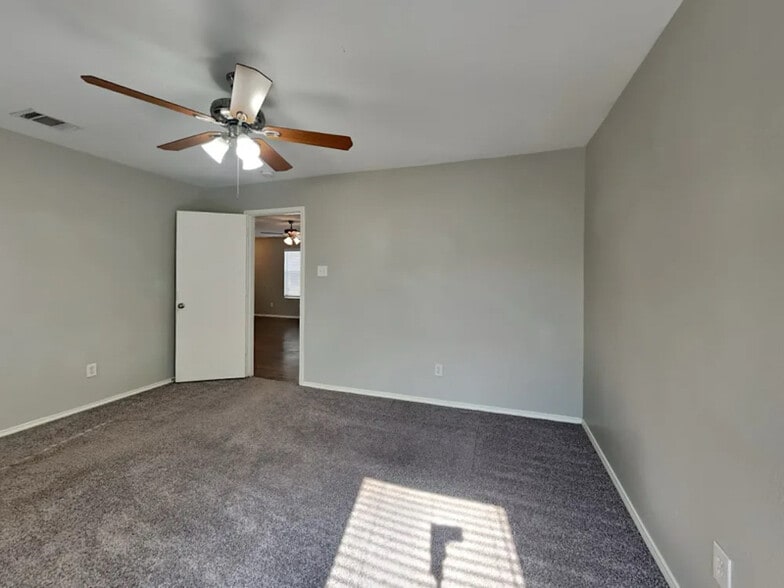Building Photo - 1733 Vineridge Ln