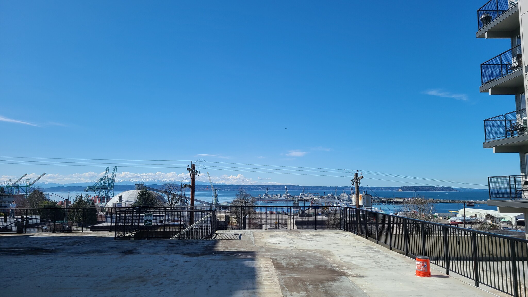 Courtyard Navy & Sound View - 2824 Grand Ave