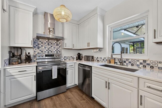 Building Photo - 1760 75th Ave N