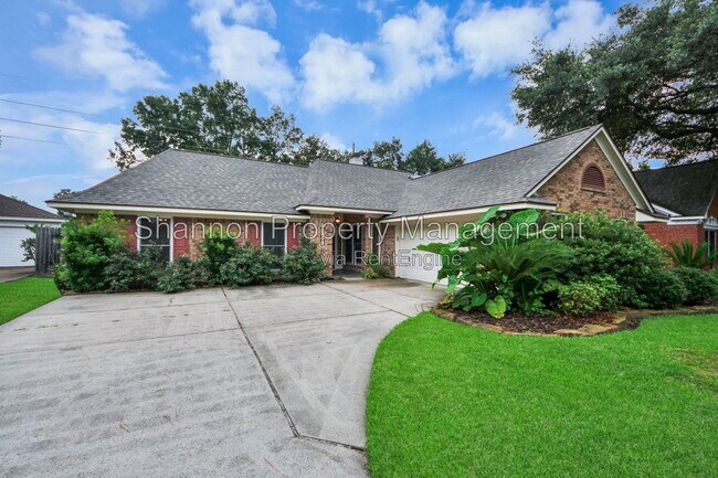 Building Photo - 15818 Sweetwater Creek Dr
