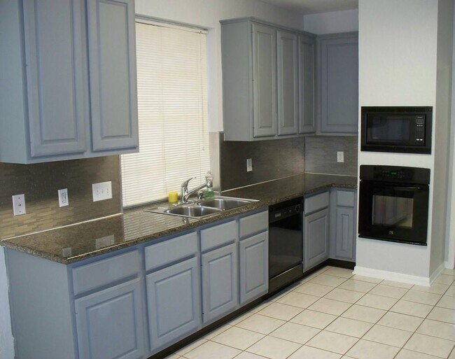 Building Photo - 20736 Fawnbrook Ct