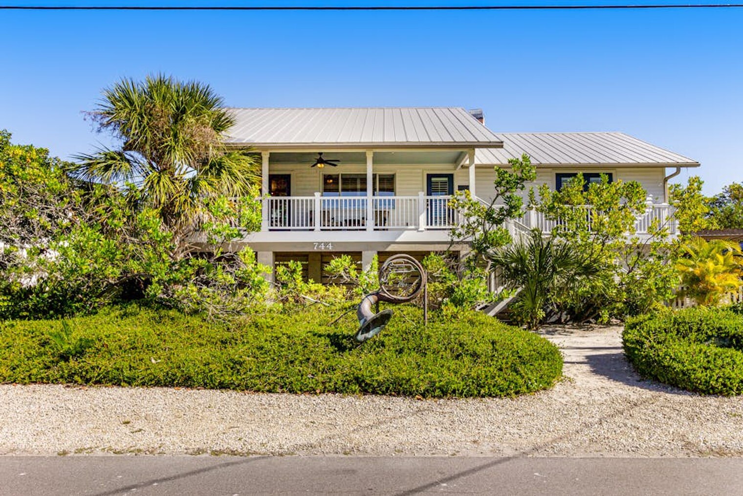 Building Photo - 744 N Shore Dr