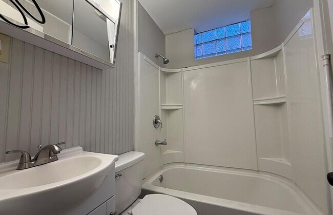 Building Photo - 3225 Bishop St