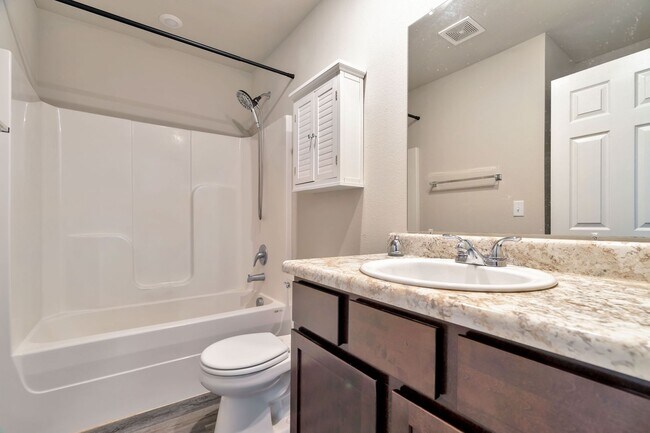 Building Photo - Spacious 3 bed, 2 bath in East Siloam Springs! Fenced yard, laundry included!