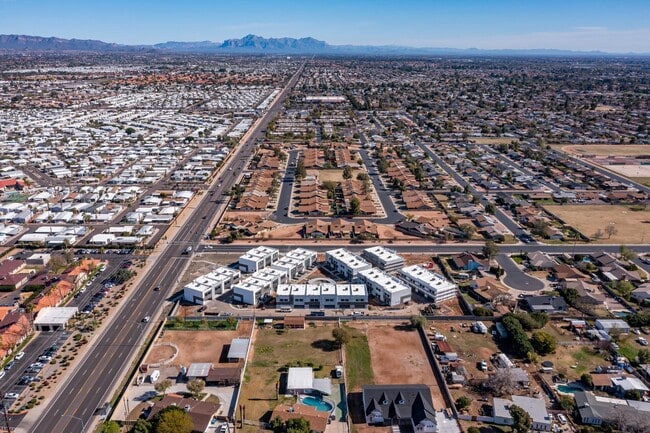 Building Photo - 432 S 32nd St