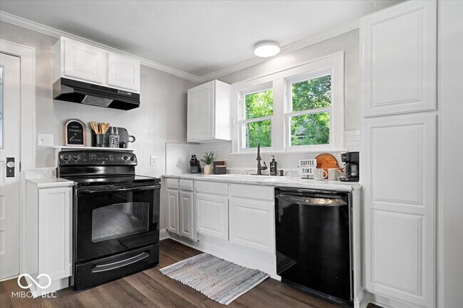 Building Photo - 606 E County Line Rd