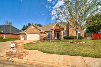 Building Photo - Spacious 4-Bedroom Home with Fireplace, Is...