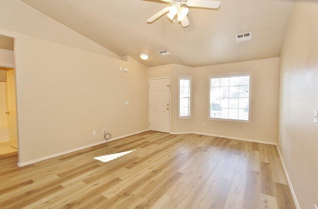 Building Photo - Immaculate Single-Level Home