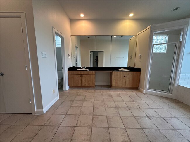 Building Photo - 2713 Crawford St