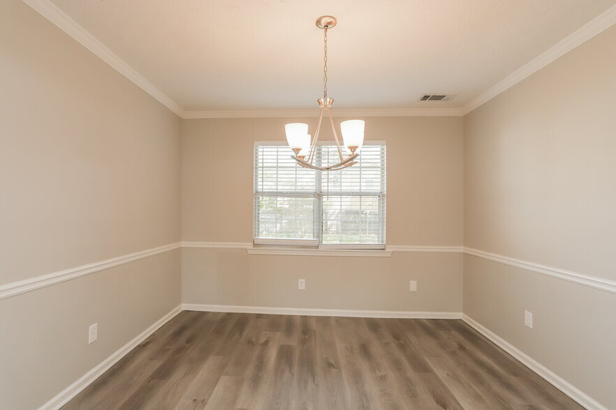 Building Photo - 2057 Wedgewood Dr