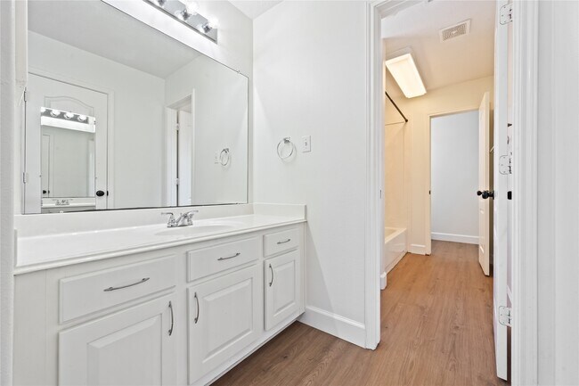 Building Photo - 17314 Laguna Trail Dr