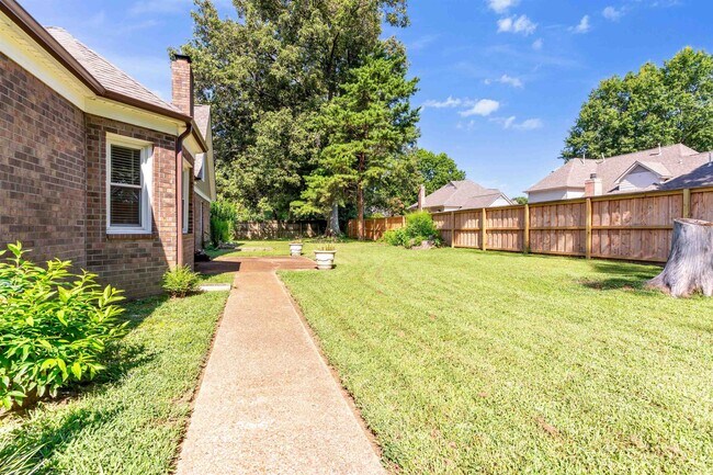 Building Photo - 636 N Fox Chase Cove