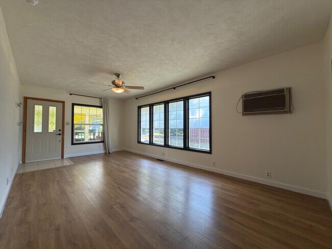 Building Photo - 8907 E Boone Ave