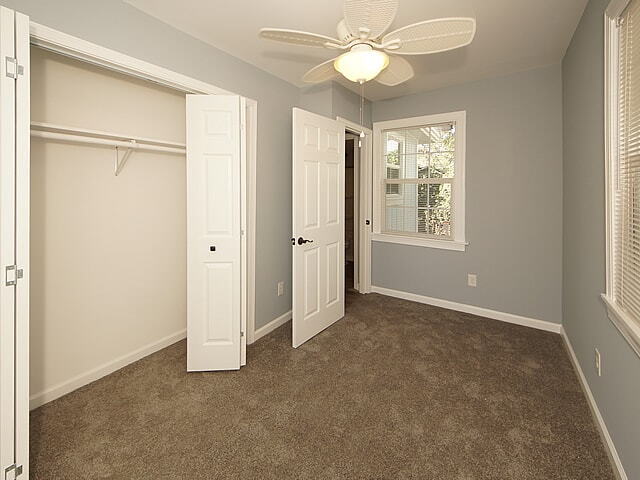 Building Photo - Charming 2-Bedroom Retreat in Vibrant Charleston  Perfect for Cozy Living!