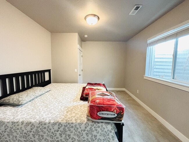 Building Photo - 11528 4055 W