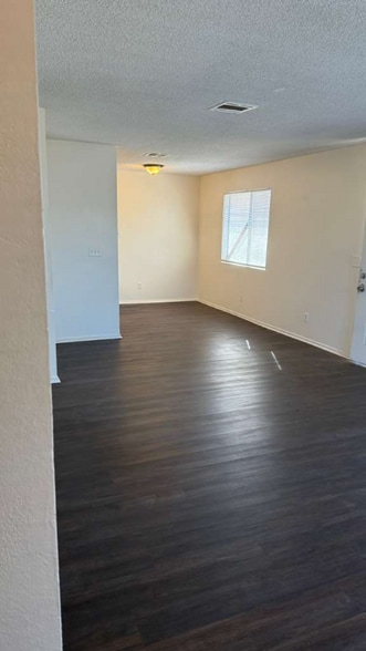 Building Photo - 44133 Beech Ave