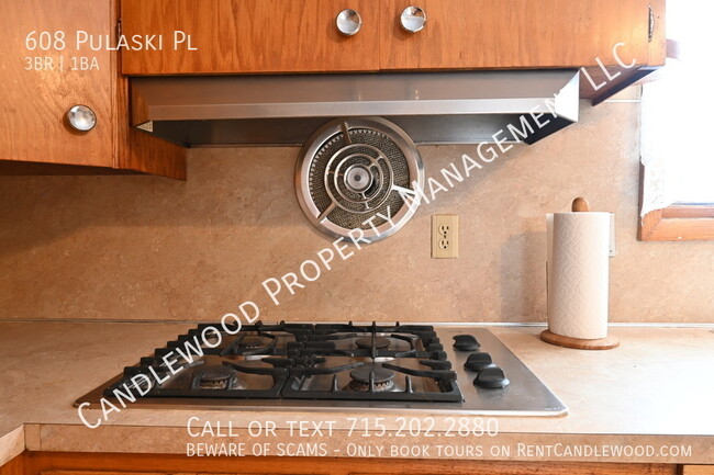 Building Photo - Pet Friendly 3 Bedroom Single Family Home ...