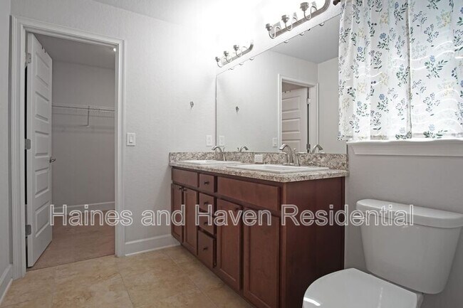 Building Photo - 1217 Forest Hill Dr