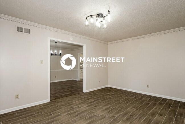Building Photo - 4 Bedroom Pet-Friendly Home in GERMANTOWN, TN with Main Street Renewal