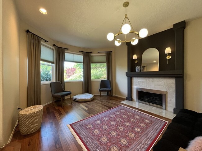 Building Photo - Stunning Bull Mountain Home with Gourmet Kitchen & Luxurious Primary Suite Retreat