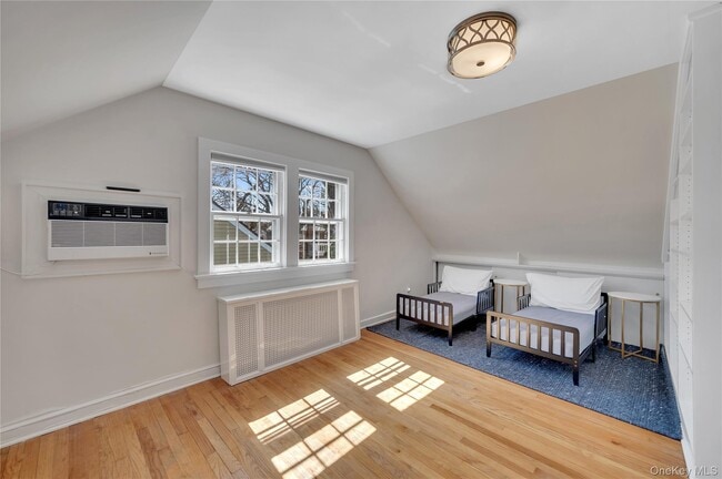 Building Photo - 53 Sheldrake Ave