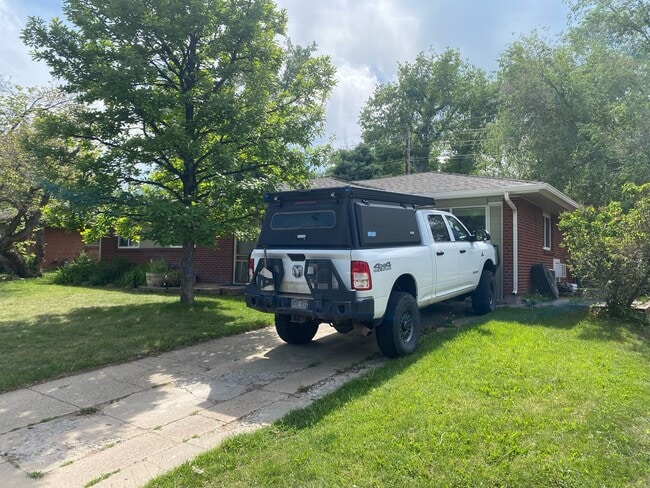 Building Photo - 3 Bed + Office 2 Bath Ranch Home with Larg...