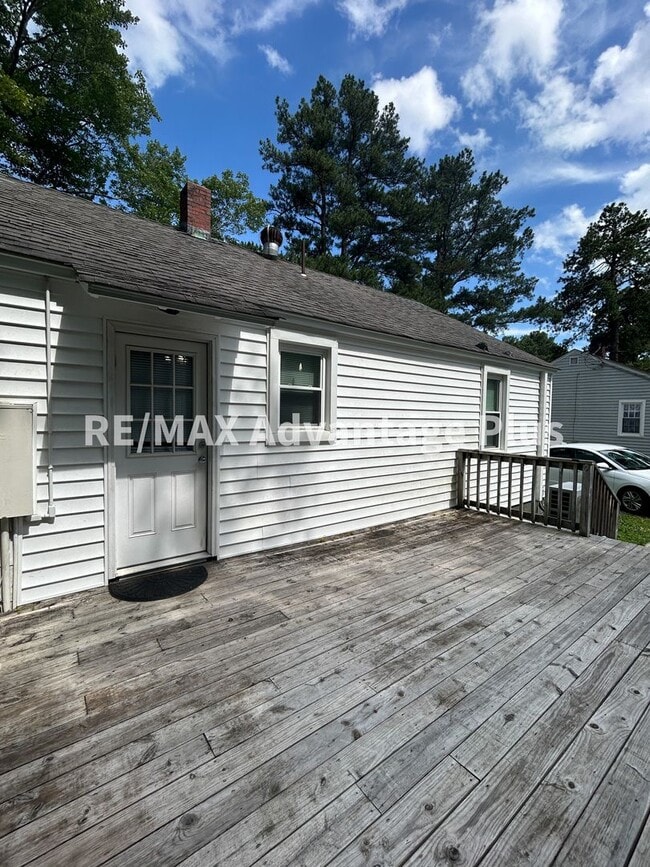 Building Photo - 3-Bedroom Home in Town of Blackstone!