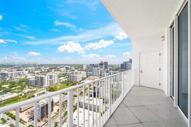 Building Photo - 2020 N Bayshore Dr