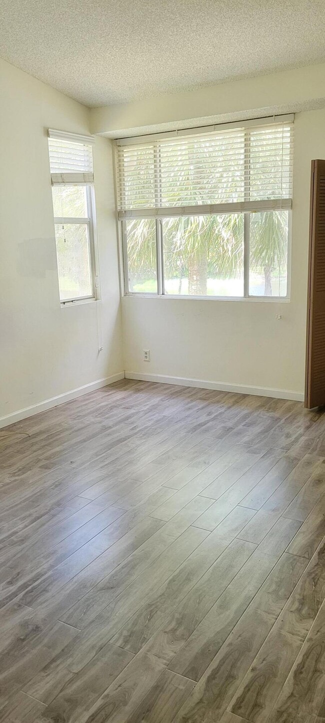 Building Photo - 611 Lyons Rd