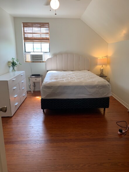 Building Photo - 7100 Zimpel St