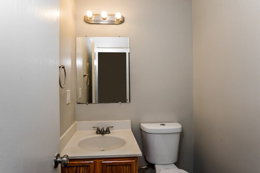 Building Photo - 6311 Hackel Dr