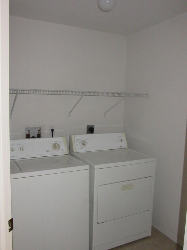 Building Photo - 1625 SW Levato Ave