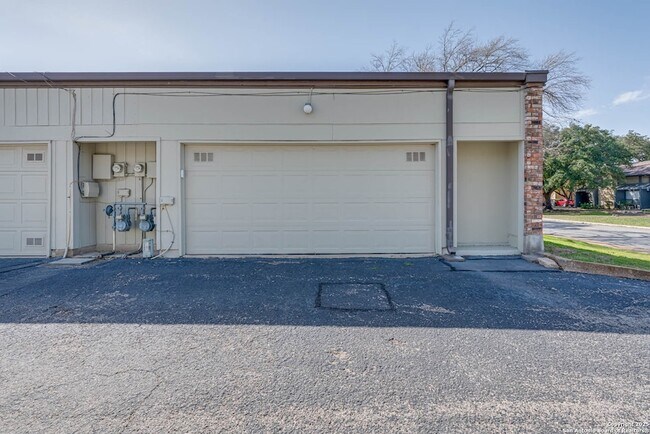 Building Photo - 9016 Wickfield St