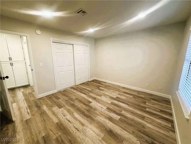 Building Photo - 4180 Blue Heron Ct