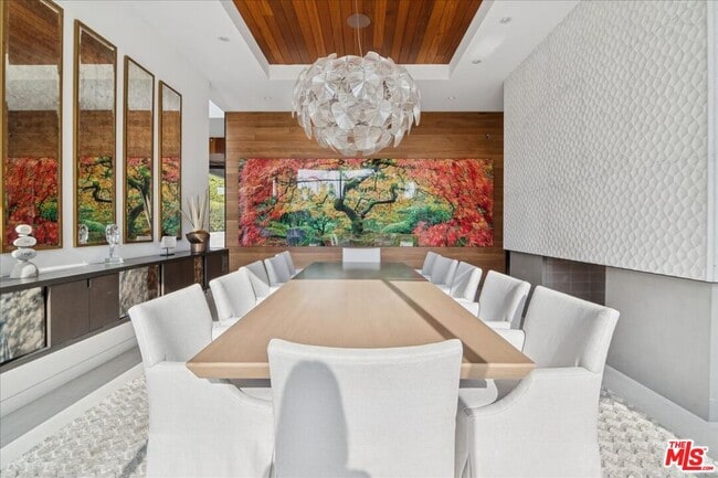 Building Photo - 1232 Sunset Plaza Dr