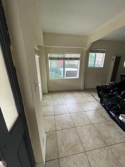 Building Photo - 1222 W 90th St