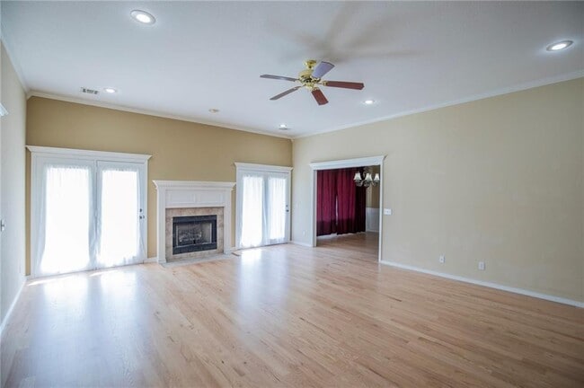 Building Photo - 115 NW Orchard Way