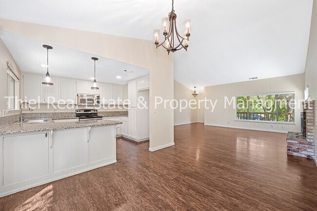 Building Photo - 2277 Knollwood Dr