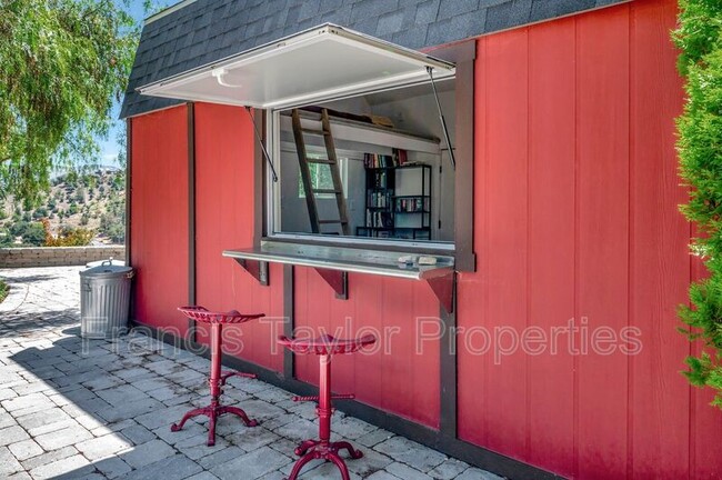 Building Photo - 2689 Daisy Ln