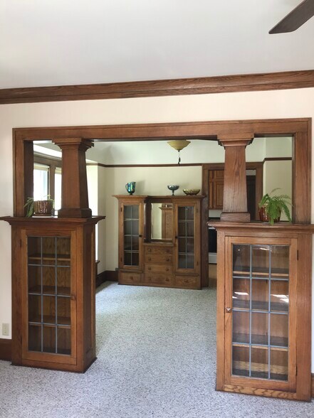 Dining room - 5628 W Washington Blvd