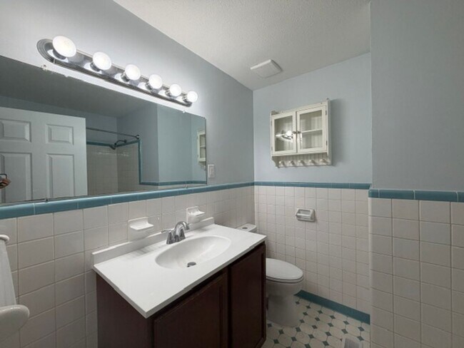 Building Photo - 434 Crystal Dr