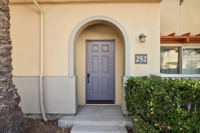 Building Photo - 252 Soco Dr