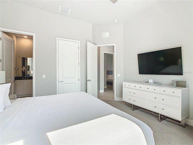 Building Photo - 7740 Sandy Ridge Dr