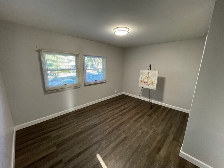 Building Photo - 33240 N Greentree Rd