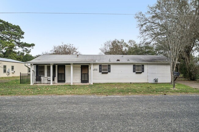 Building Photo - 902 Turney St