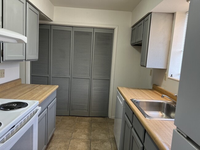 Building Photo - 307 N 1st St