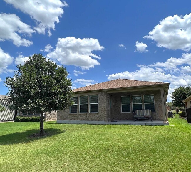 Building Photo - 107 Martin Creek Ln