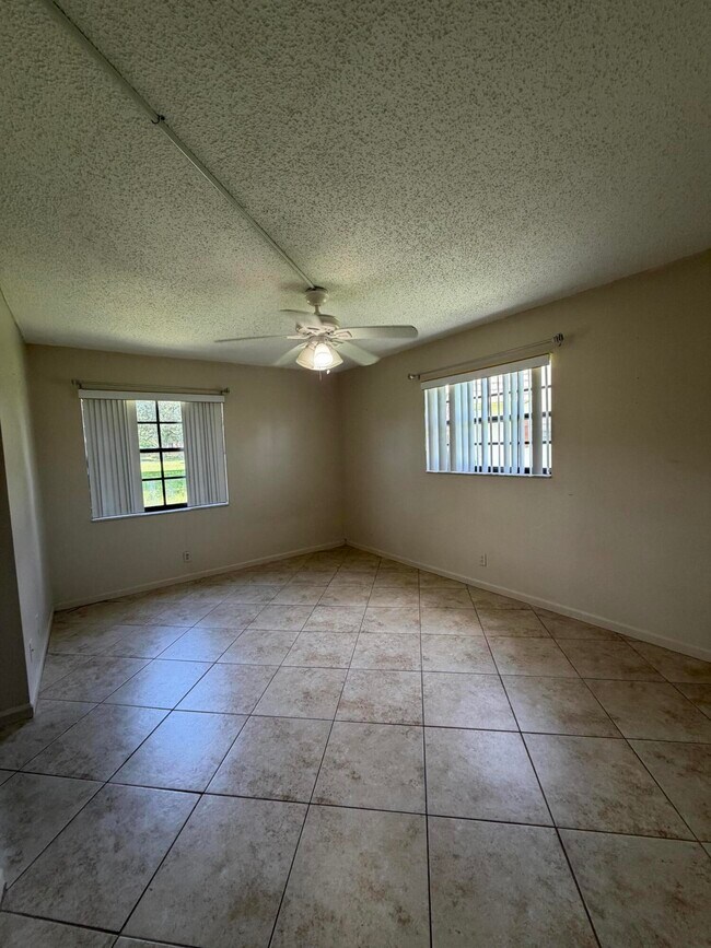 Building Photo - 4141 Oak Terrace Dr