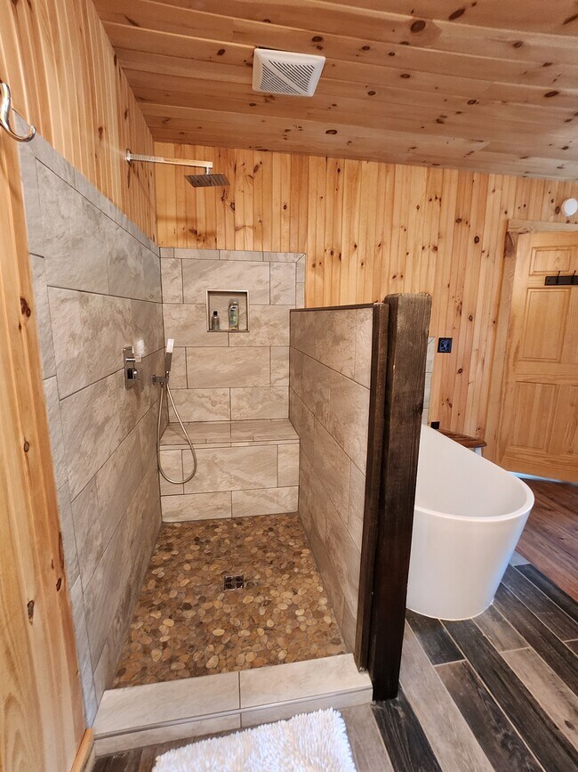 Building Photo - 2650 Hickory Nut Gap Rd